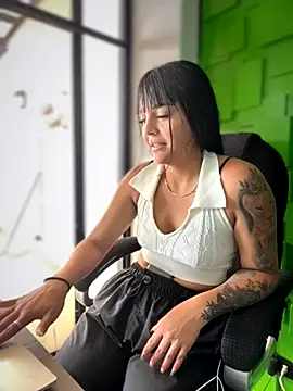 Dulce  Boyd online show from 10-29-25, 01:54