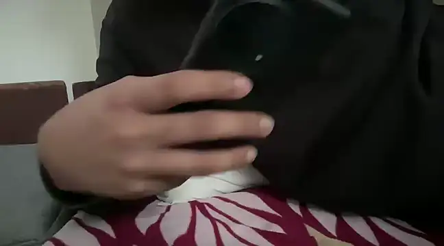 riyaa333 online show from 02-18-25, 09:21