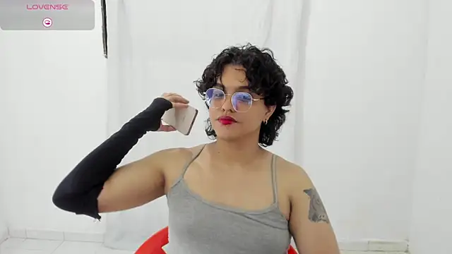 Snapshot of Diane_blossom chatting on 02-13-26, 10:32 Diane blossom online show from 02-13-26, 10:32