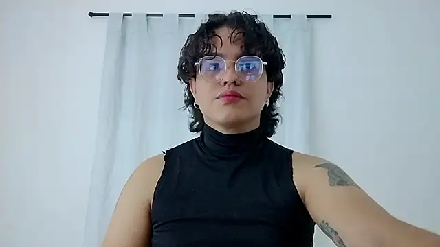 Snapshot of Diane_blossom chatting on 02-04-26, 10:27 Diane blossom online show from 02-04-26, 10:27