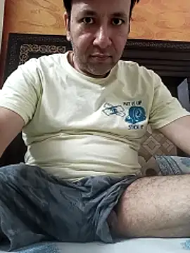 innocentboy1987 online show from 05-17-26, 04:40
