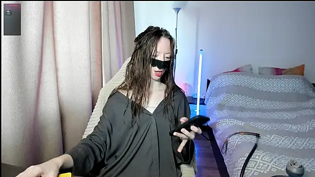 Snapshot of holyharlot chatting on 03-17-25, 09:33 holyharlot online show from 03-17-25, 09:33