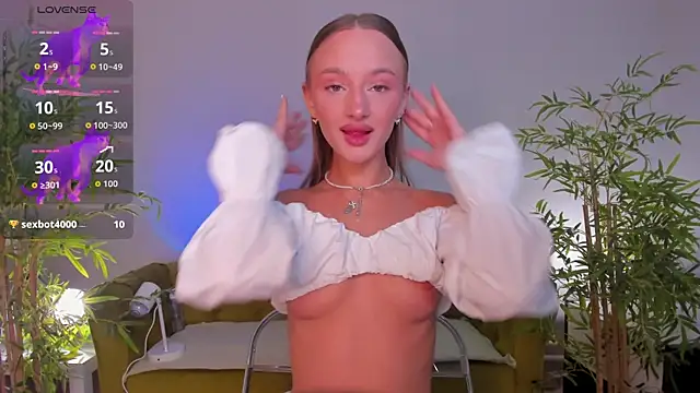 Snapshot of miiss__lulu chatting on 06-19-26, 01:11 miiss lulu online show from 06-19-26, 01:11