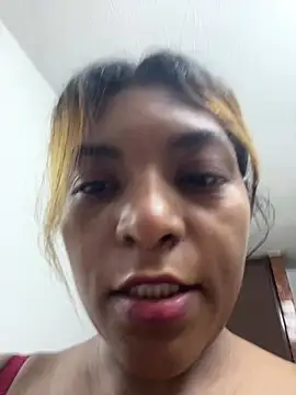 nicollesofia2 online show from 05-20-26, 04:20
