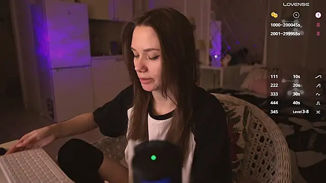 Snapshot of alexa_feels_ chatting on 02-20-25, 09:53 alexa feels online show from 02-20-25, 09:53
