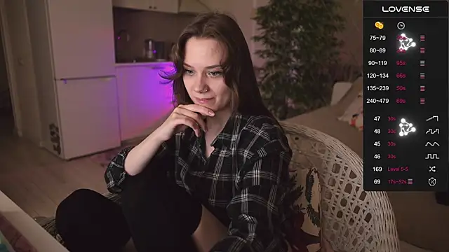 Snapshot of alexa_feels_ chatting on 10-17-25, 03:58 alexa feels online show from 10-17-25, 03:58