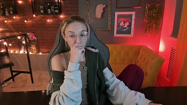 PhilippaAdamas online show from 09-08-25, 08:19