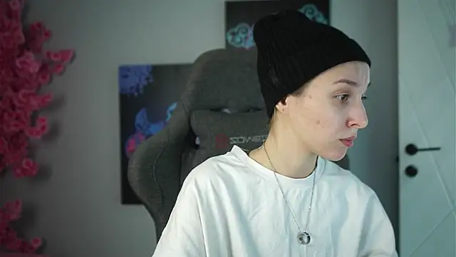 PhilippaAdamas online show from 10-12-25, 02:57