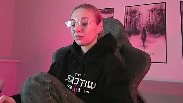 PhilippaAdamas online show from 03-01-25, 05:42