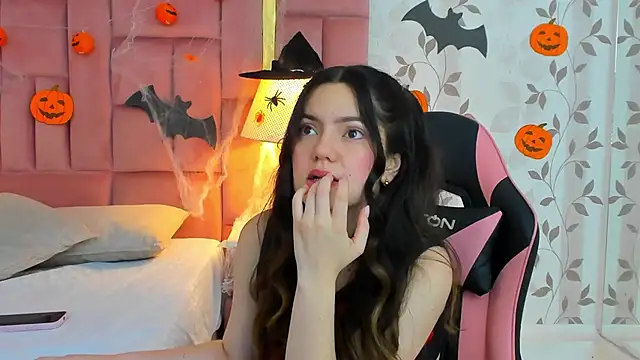 ArianaFranco online show from 10-27-25, 01:12