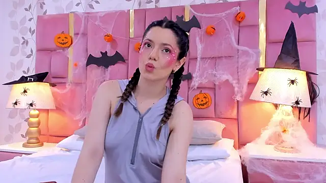 ArianaFranco online show from 10-28-25, 03:44