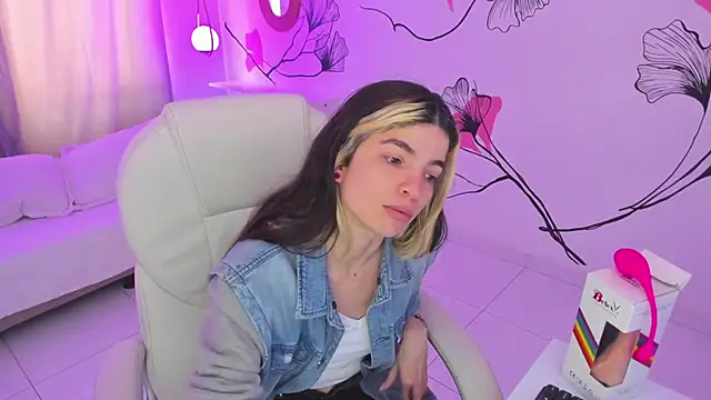 Isabela Fiorelli online show from 11-23-25, 01:21