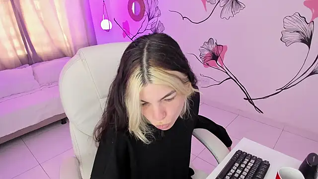 Isabela Fiorelli online show from 09-28-25, 11:50