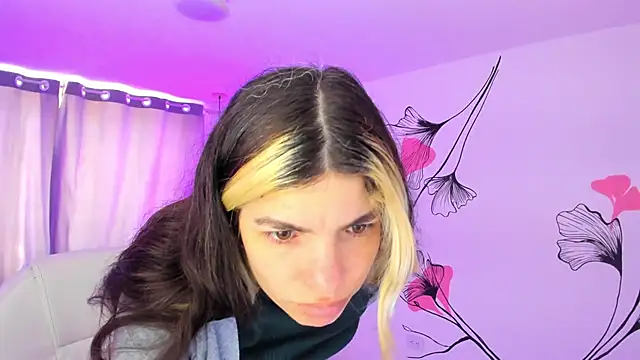 Isabela Fiorelli online show from 11-29-25, 01:11