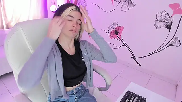 Isabela Fiorelli online show from 10-12-25, 01:23