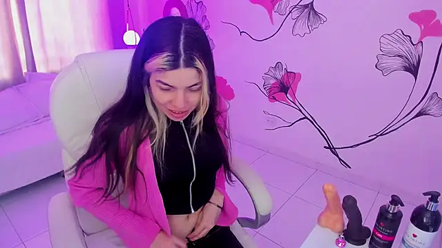 Isabela Fiorelli online show from 11-18-25, 01:03