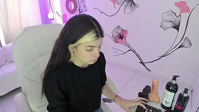 Isabela Fiorelli online show from 10-30-25, 07:00