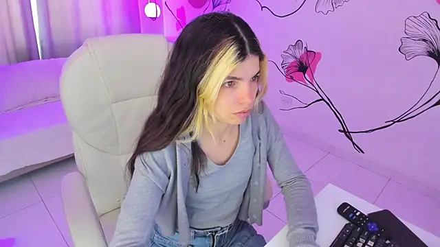 Isabela Fiorelli online show from 11-27-25, 01:22