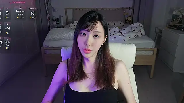 joycemilka online show from 06-11-26, 12:24