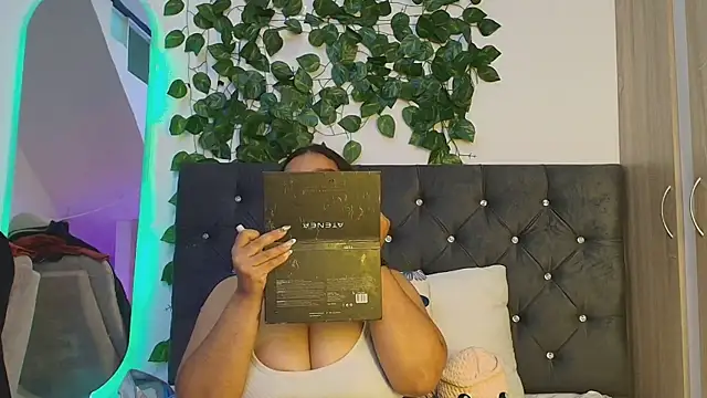 lauravince online show from 06-20-26, 10:26