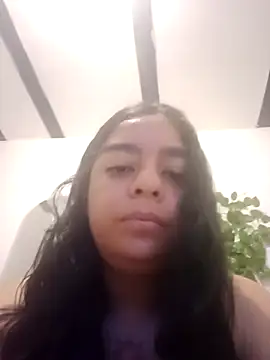 Snapshot of lauravince chatting on 05-27-26, 11:45 lauravince online show from 05-27-26, 11:45
