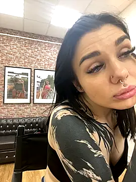 Snapshot of MaeveMoon chatting on 09-14-25, 03:56 MaeveMoon online show from 09-14-25, 03:56
