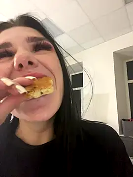 MaeveMoon online show from 11-28-25, 06:30