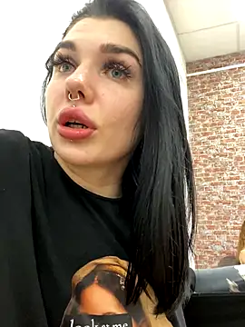 Snapshot of MaeveMoon chatting on 09-15-25, 04:24 MaeveMoon online show from 09-15-25, 04:24
