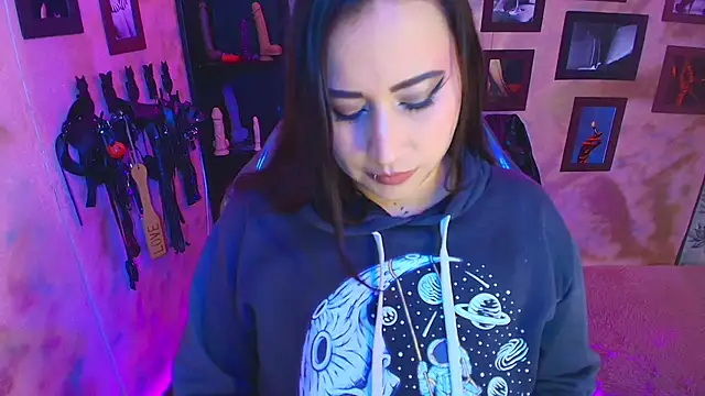 Snapshot of cherryy_bombshelll chatting on 02-13-26, 05:35 cherryy bombshelll online show from 02-13-26, 05:35