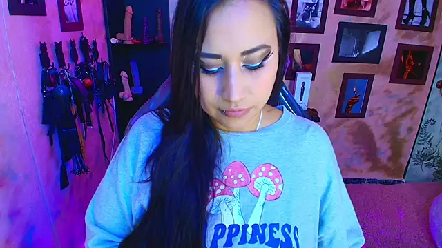 cherryy bombshelll online show from 11-02-25, 08:36