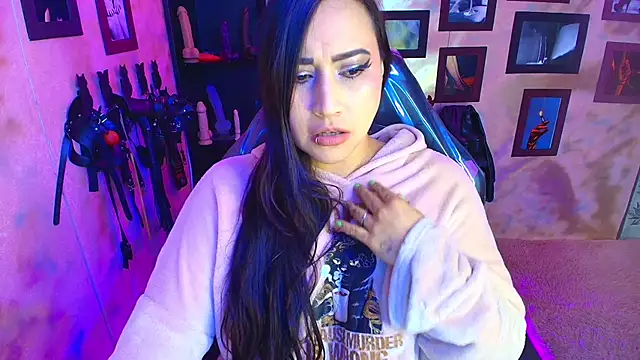 Snapshot of cherryy_bombshelll chatting on 02-06-26, 06:15 cherryy bombshelll online show from 02-06-26, 06:15