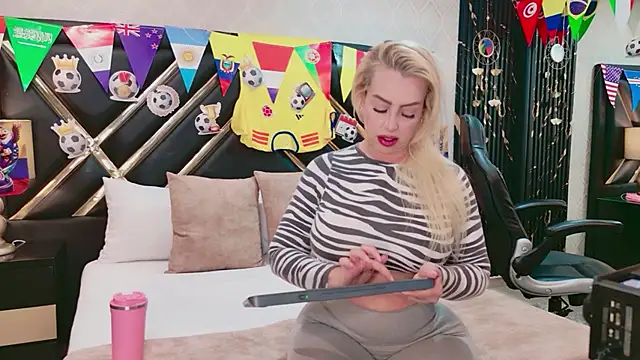 SophieWinsloow online show from 07-02-26, 12:22