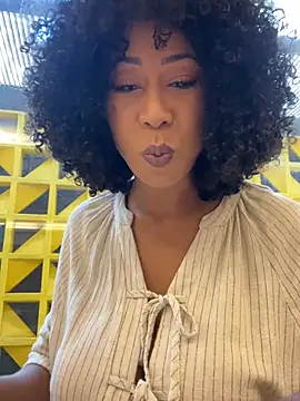 Snapshot of dianagolley420 chatting on 03-25-26, 05:01 dianagolley420 online show from 03-25-26, 05:01