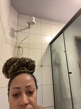 Snapshot of dianagolley420 chatting on 03-17-25, 01:18 dianagolley420 online show from 03-17-25, 01:18