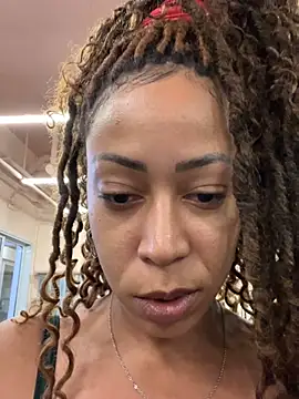 Snapshot of dianagolley420 chatting on 02-06-25, 09:28 dianagolley420 online show from 02-06-25, 09:28