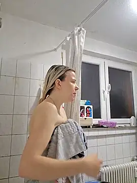 ademandjulia online show from 05-07-26, 10:02