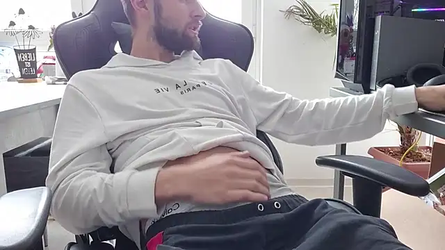 ademandjulia online show from 02-05-26, 12:23