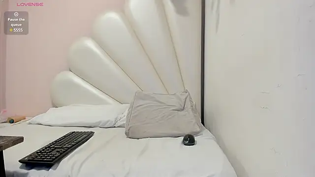 Olivia Stevens online show from 02-28-25, 07:35