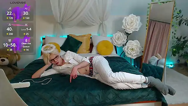 LouiseCoke online show from 03-15-25, 03:40