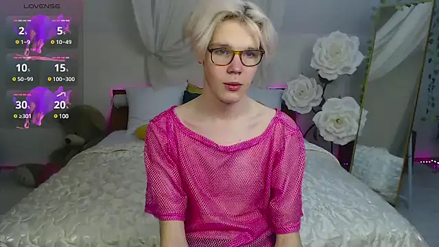 LouiseCoke online show from 03-19-25, 08:11