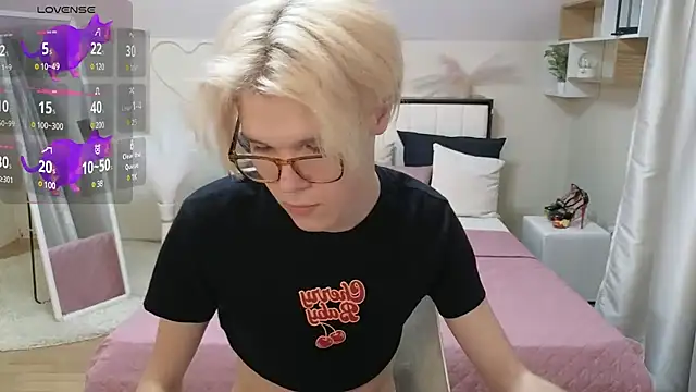 LouiseCoke online show from 03-09-25, 06:11