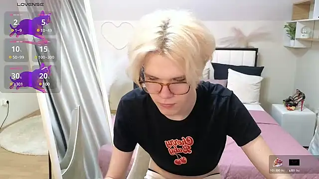 LouiseCoke online show from 03-10-25, 12:18