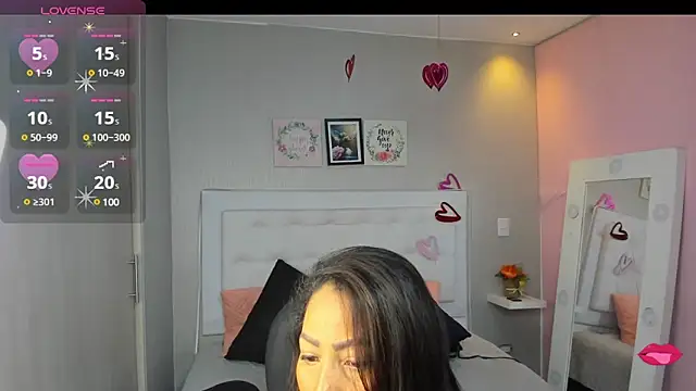 Snapshot of Michelle__taylor chatting on 02-22-25, 01:57 Michelle taylor online show from 02-22-25, 01:57