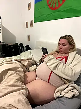 Princessemisse online show from 12-17-25, 08:14