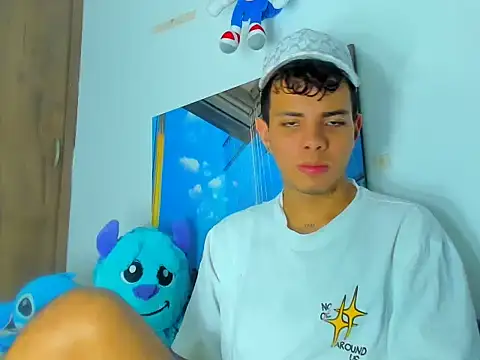 Snapshot of Alessandro_1610 chatting on 03-05-25, 06:33 Alessandro 1610 online show from 03-05-25, 06:33