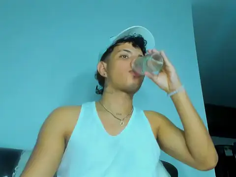 Snapshot of Alessandro_1610 chatting on 09-16-25, 12:55 Alessandro 1610 online show from 09-16-25, 12:55