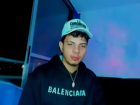 Snapshot of Alessandro_1610 chatting on 09-29-25, 01:23 Alessandro 1610 online show from 09-29-25, 01:23