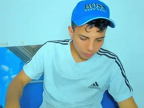 Snapshot of Alessandro_1610 chatting on 03-21-25, 05:11 Alessandro 1610 online show from 03-21-25, 05:11