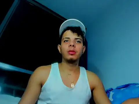 Snapshot of Alessandro_1610 chatting on 09-24-25, 06:42 Alessandro 1610 online show from 09-24-25, 06:42