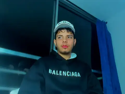 Snapshot of Alessandro_1610 chatting on 10-02-25, 05:55 Alessandro 1610 online show from 10-02-25, 05:55